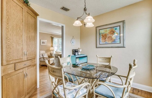 Navy Point Cabaña | Adorable Navy Point Cottage – Perfectly Located!
