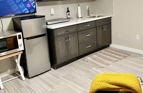 Tukwila Apartamento | Adorable New 1 bedroom 5 minute to Airport and Shopping!