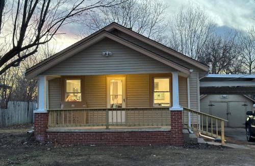 Wichita Casa | Adorable New West 3 BR 2 BA SMRT TV Coffee