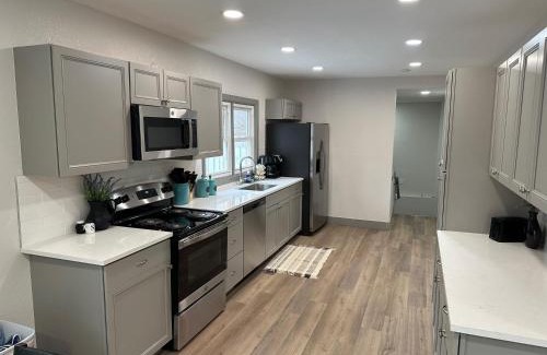 Wichita Casa | Adorable New West 3 BR 2 BA SMRT TV Coffee