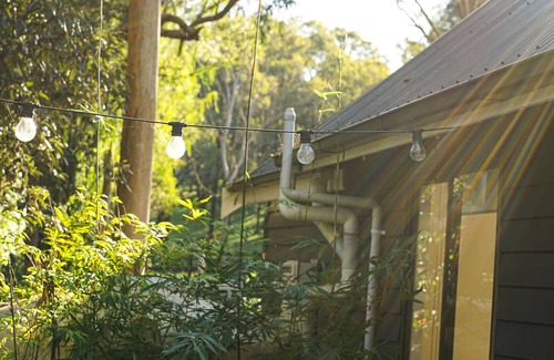 Sydney Cabina | Adorable private creekside cabin with outdoor bath