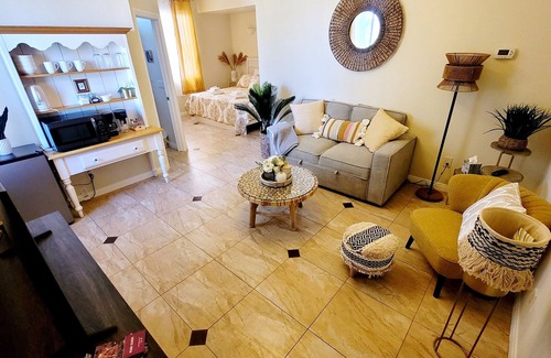 Centennial Hills Casa | Adorable Private house 1 bedroom - FREE parking on premises