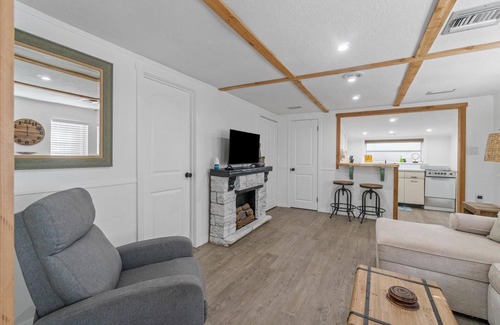 Mount Dora Casa | Adorable Private Tiny Home "The Pink House" in Downtown Mt. Dora!! Pet Friendly