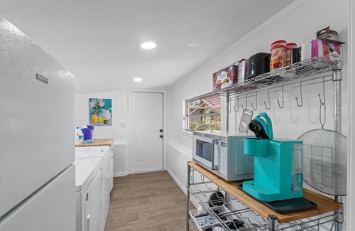 Mount Dora Casa | Adorable Private Tiny Home "The Pink House" in Downtown Mt. Dora!! Pet Friendly
