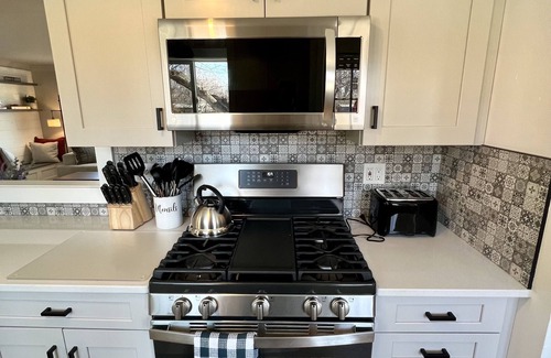 Collister Casa | Adorable Remodeled Farmhouse With Huge Private Yard