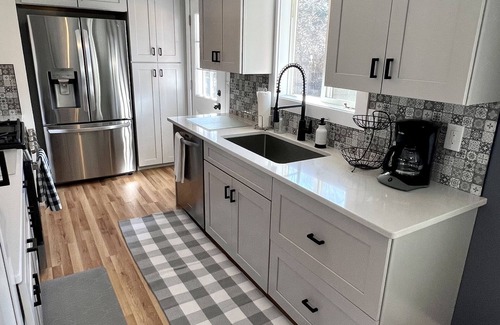 Collister Casa | Adorable Remodeled Farmhouse With Huge Private Yard