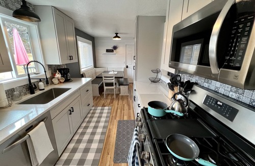 Collister Casa | Adorable Remodeled Farmhouse With Huge Private Yard