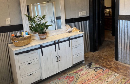 Fairbanks Casa | Adorable rustic home on Darbonne Bayou