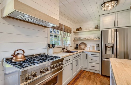 Smyrna Casa | Adorable Smyrna | Vinings Bungalow minutes from The Battery, Buckhead, Midtown+!