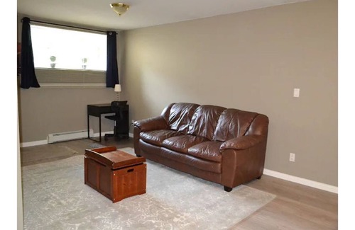 West Newton - Highway 10 Casa | Adorable spacious 1 bdrm suite
