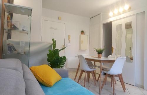 Cros-de-Cagnes Apartamento | Adorable studio à 200m de la mer , frais , bien équipé et proche des commodités