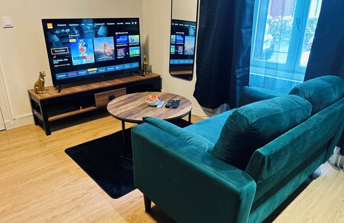 Noisy-le-Sec Apartamento | Adorable Studio with WiFi in vibrant Noisy-le-Sec