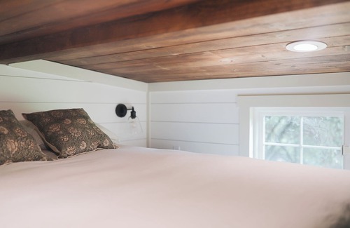 Cool Apartamento | Adorable tiny home on a mini farm in Gold Country