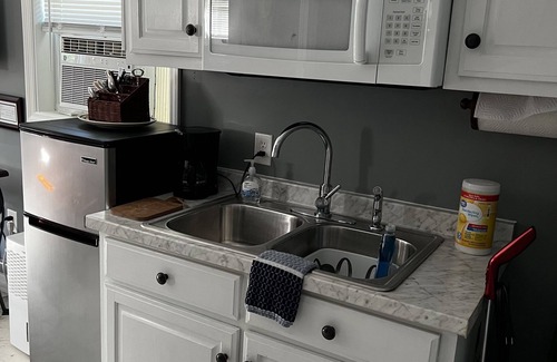 Palatka Cabaña | Adorable tiny home on a canal that leads to the beautiful St. John’s River.