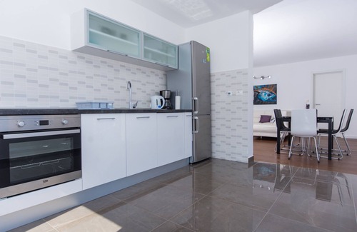 Slatine Apartamento | Casa Adriática Ap 3; piso nuevo de lujo en el último piso en Slatine, cerca de Trogir
