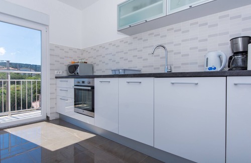 Slatine Apartamento | Casa Adriática Ap 3; piso nuevo de lujo en el último piso en Slatine, cerca de Trogir