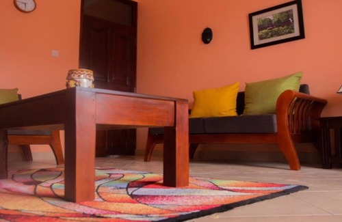Namugongo Casa | Adrona apartment1 se encuentra en Naalya, justo enfrente de un centro comercial de calidad.