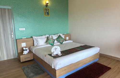 Kaul Hotel | Adrushya Estate Luxury Suites Mukteshwar