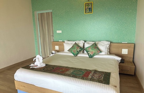 Kaul Hotel | Adrushya Estate Luxury Suites Mukteshwar