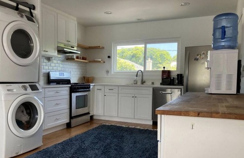 Sunset Park Cabaña | ADU with Private Treehouse Vibe! 2br, 1 bath top level of 2-floor ADU.