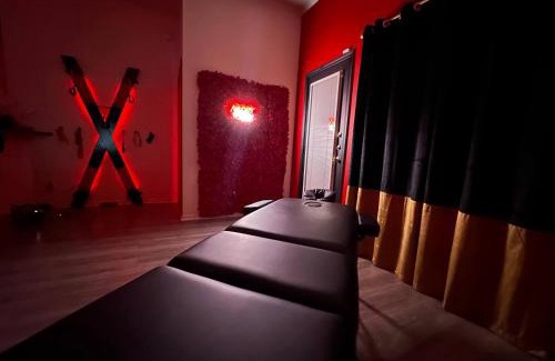 Killeen Casa | Adult-only Fantasy Suite King Bed Jacuzzi Spa