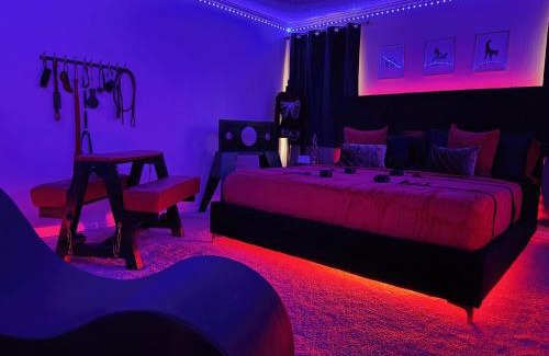 Killeen Casa | Adult-only Fantasy Suite King Bed Jacuzzi Spa