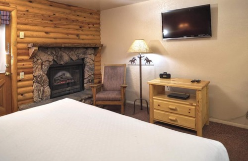 Kohls Ranch Complejo | Adventure Awaits! 2 Awesome Units, Horseback Riding, Restaurant