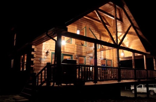 Ralston Cabina | Adventure awaits at this log home with a spectacular view!