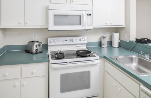 Berkeley Complejo | Adventure Awaits! Close to Go-Karts Plus, Volleyball, Kitchen, Pool, Gym
