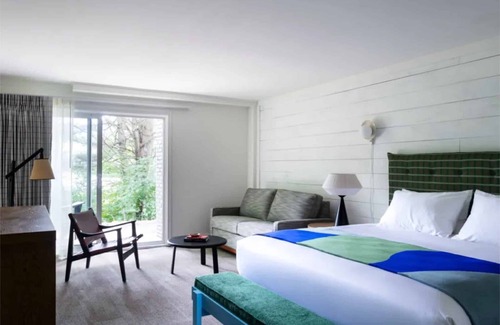 Stowe Area Hotel | Adventure Awaits in a Spacious Room Near Mt Mansfield! Pool!