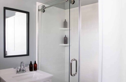 Stowe Area Hotel | Adventure Awaits in a Spacious Room Near Mt Mansfield! Pool!