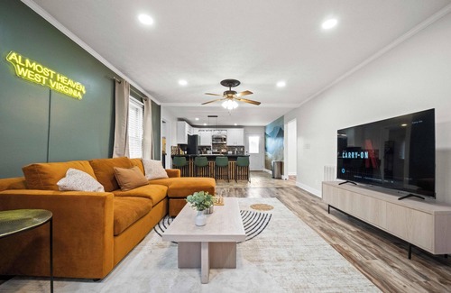 Fayetteville Casa | Adventure Basecamp, Walks to Kaymoor and Long point Trails, Hot Tub & Game Room