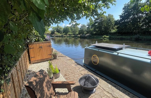 Normanton Alquiler De Eote | Adventure for 2! Tranquil, cosy boat life staycation or self drive holiday hire.