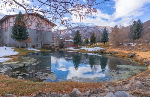 Midway Villa | Adventure Hub~Backcountry Ski|Snowmobile|Scuba Diving Villa 3050-1