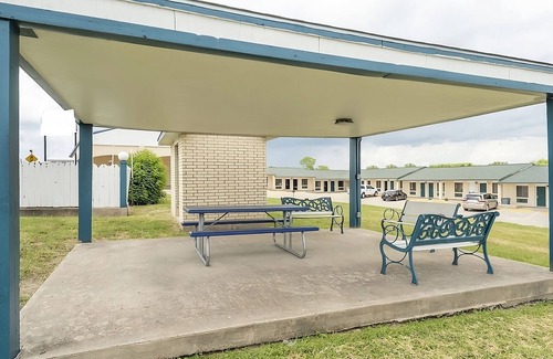 Three Rivers Casa | Adventure In the Outdoors! Outdoor Pool, Onsite Dining, Free Parking!
