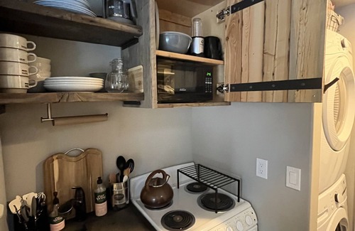 Whitefish Cabina | Adventure seekers, dog friendly Tiny house w/ private access to Lion Mtn. Trail