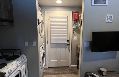 Whitefish Cabina | Adventure seekers, dog friendly Tiny house w/ private access to Lion Mtn. Trail
