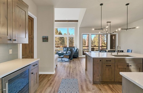Bend Casa | Adventure View 3 Bedroom Townhouse by Redawning