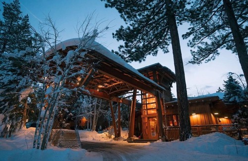 Truckee Hotel | Adventurer's Base w/ Outdoor Hot Tub & Sauna - Minutes from Skiing Trails