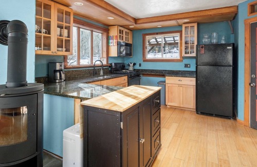 Wolcott Casa | Adventurer's retreat - Lake Elmore, hiking, MTB, foliage
