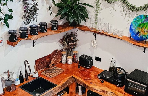 Hot Water Beach Casa | Adventurers Chest - Pohutukawa Equipment Included