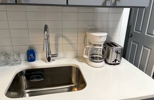 Industry Apartamento | Adventures In NYC Only 10 Mins to NYC