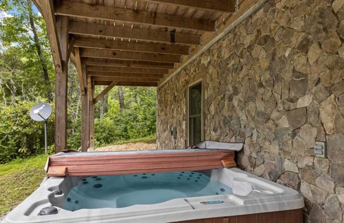 Linville Falls Cabina | Adventurous Cabin Near Hiking Trials