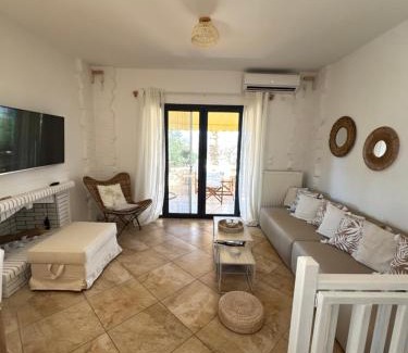 Ayioi Asomatoi Casa | Aegina Horizon Stonehouse No I