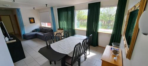 Vesturbyggð Apartamento | Ægisholt privete house with hot tub