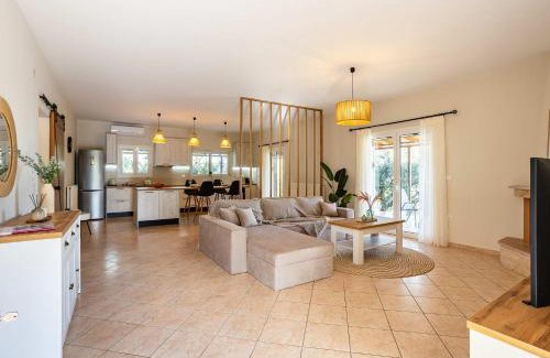 Messini Casa | Aelia Guesthouse - Private Garden Retreat