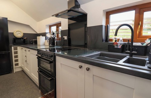 Oswestry Cabaña | AELYBRYN, family friendly, character holiday cottage in Trefonen