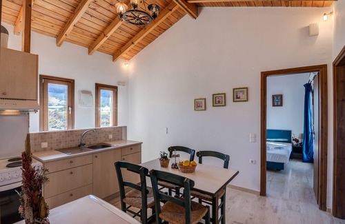 Makry Gialos Villa | Aeolus Villa Makrigialos: privada 5 dormitorios, piscina, vistas al mar, Wifi