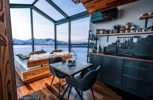 Skittenelv Cabina | AERA - Aurora Glass Cabins