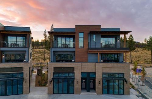 Bend Casa | Aerie Stylish 6 Unit Buyout 15BDR Near Downtown Mountain Views Hot Tub